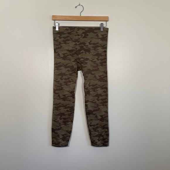 Spanx • Look At Me Now Seamless Cropped Camo Leggings - Picture 4 of 5